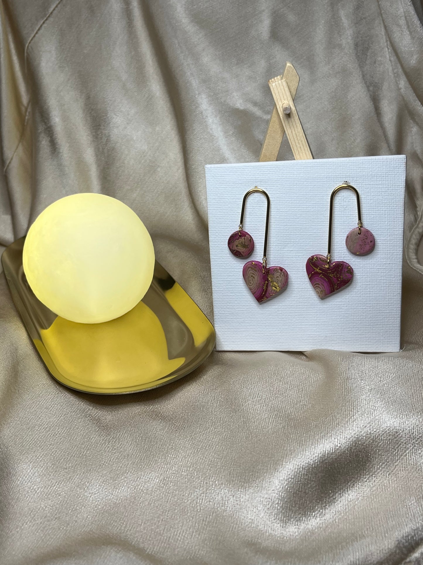 Pendiente Corazones Fucsia Oro