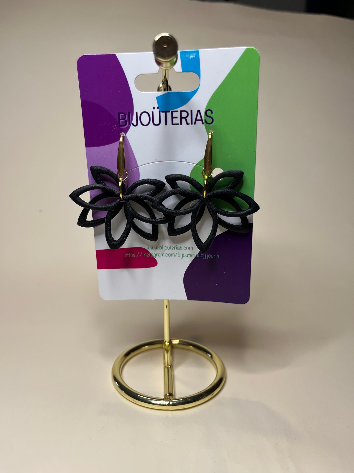 Pendientes Flor Calada Negro