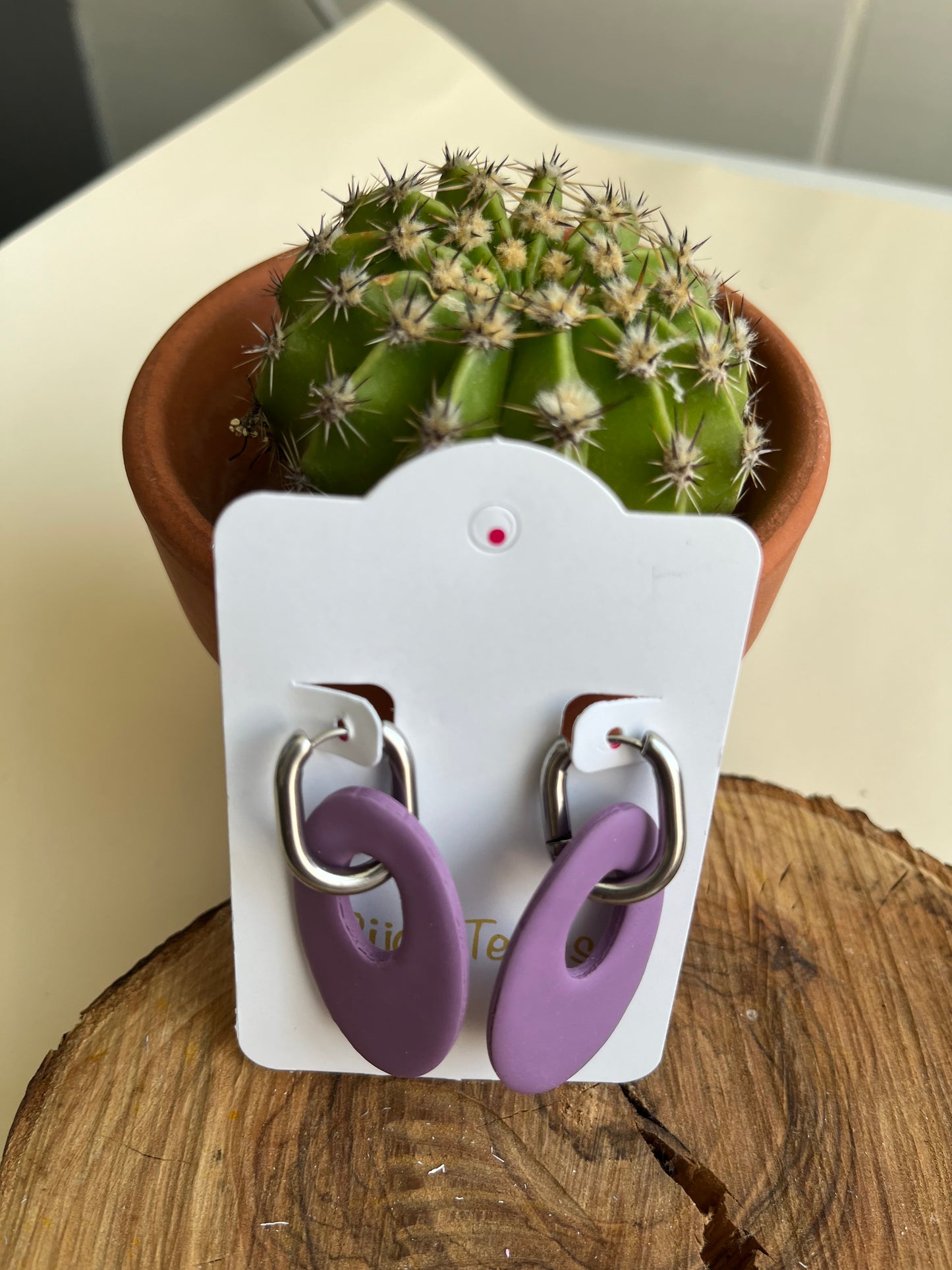 Pendiente Charm Violeta