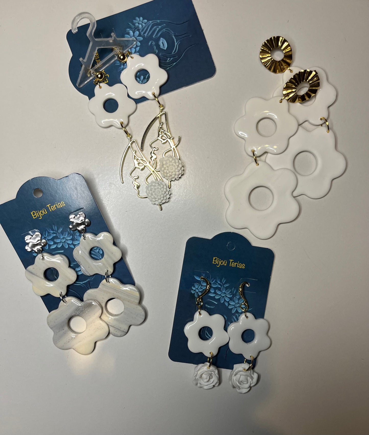 Pendiente Flores Blancas