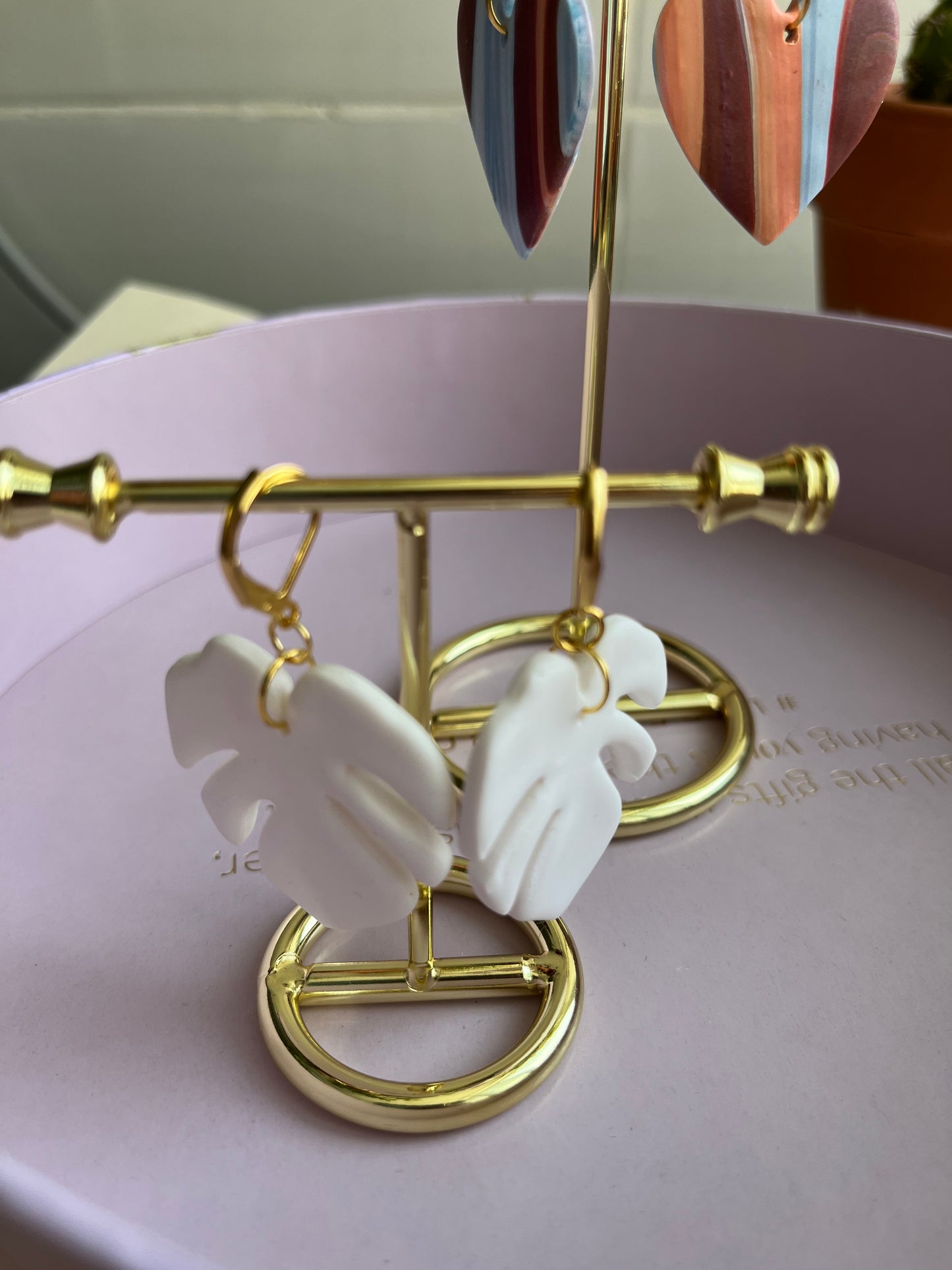 Pendientes Monstera Blanca