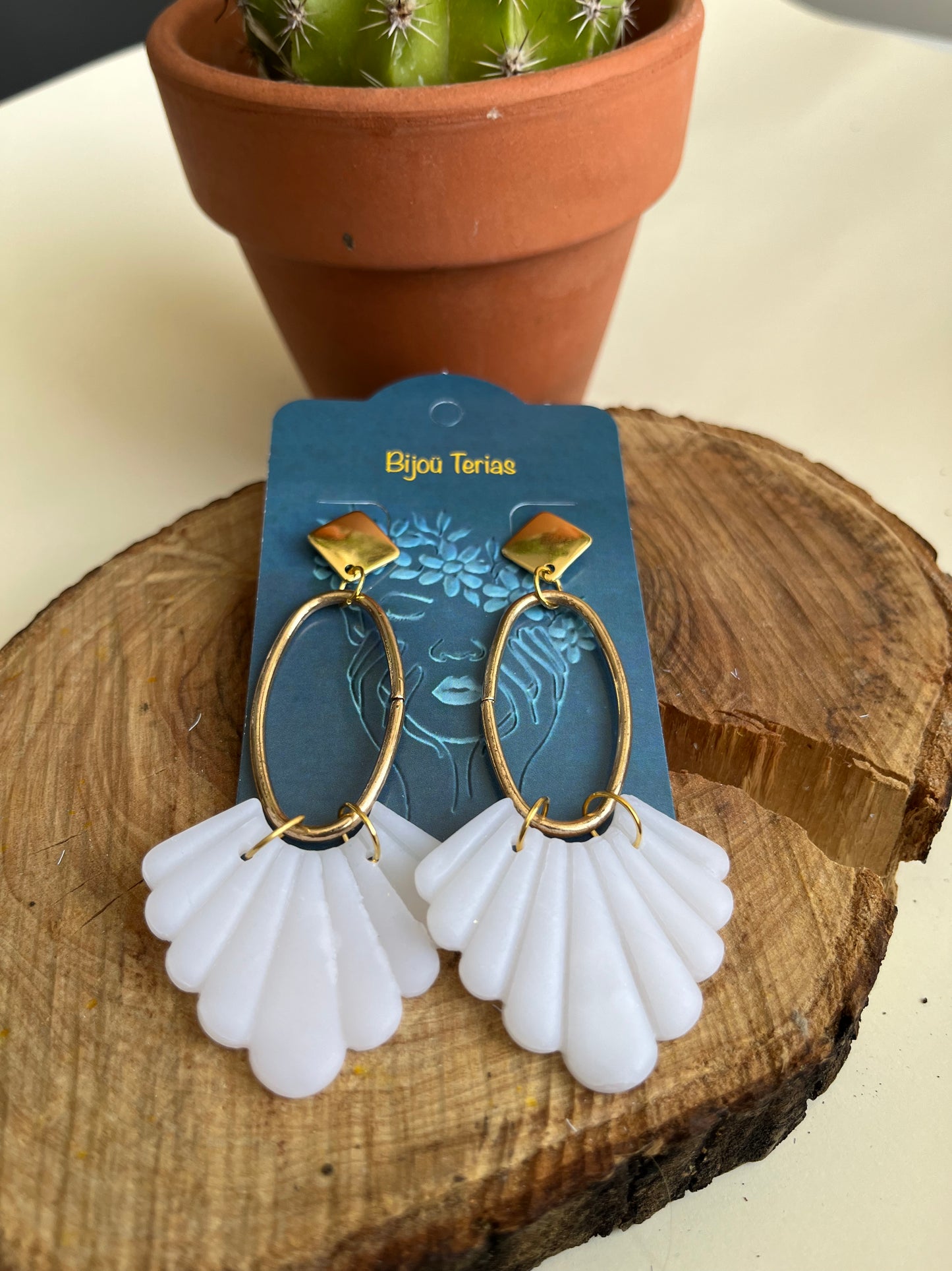 Pendiente Abanico Blanco Translúcido