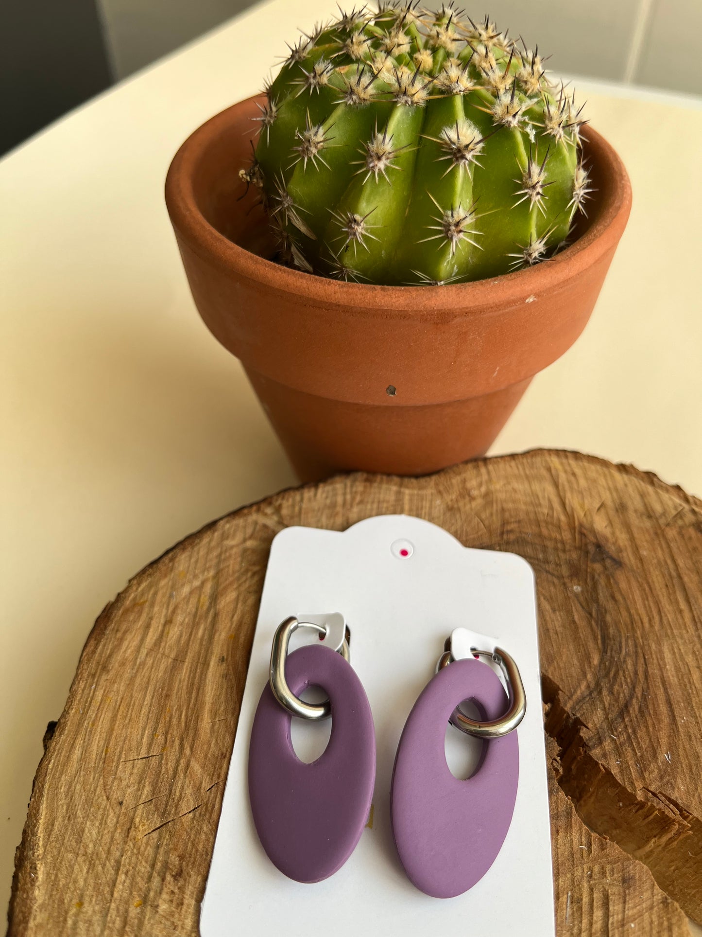 Pendiente Charm Violeta