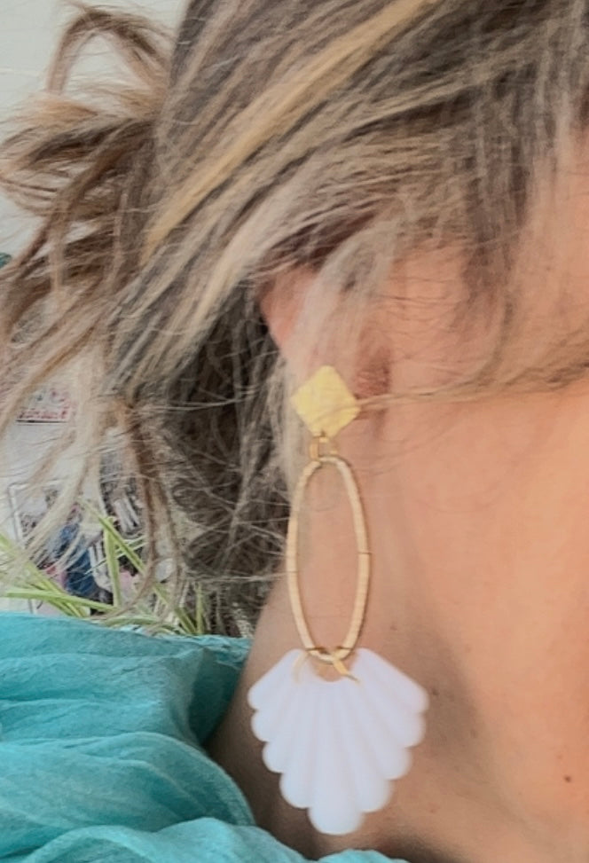 Pendiente Abanico Blanco Translúcido