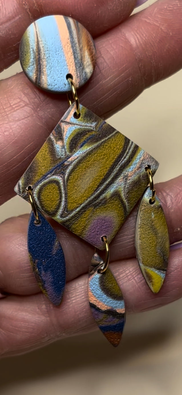 Pendiente arcoíris plumas colgantes