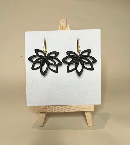 Pendientes Flor Calada Negro