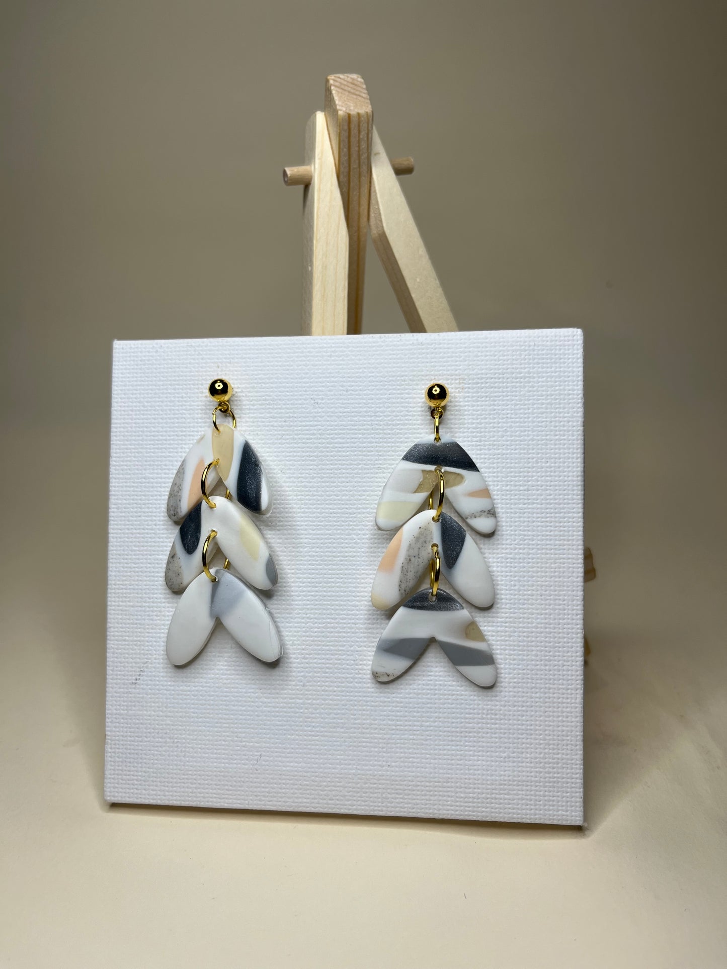 Pendiente Colección Mármol Gris Hojas