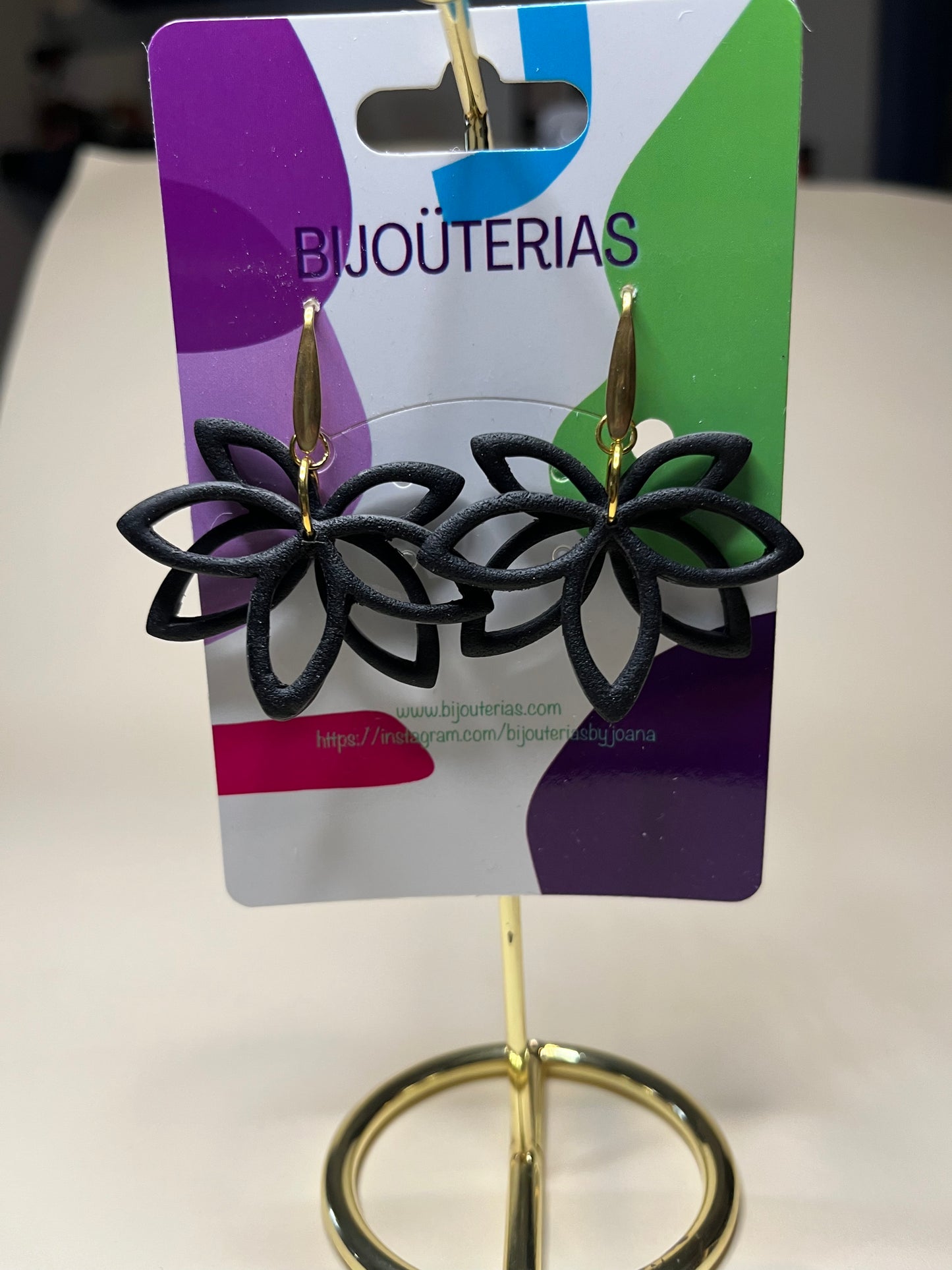 Pendientes Flor Calada Negro