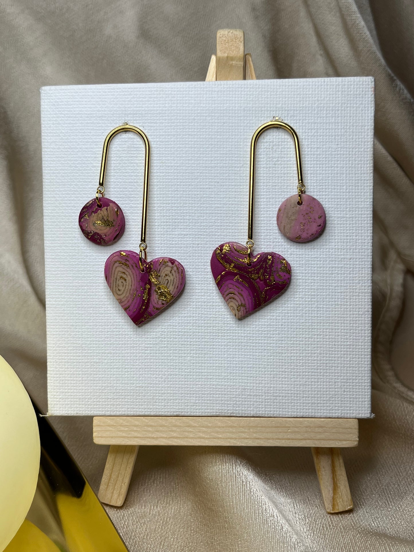 Pendiente Corazones Fucsia Oro