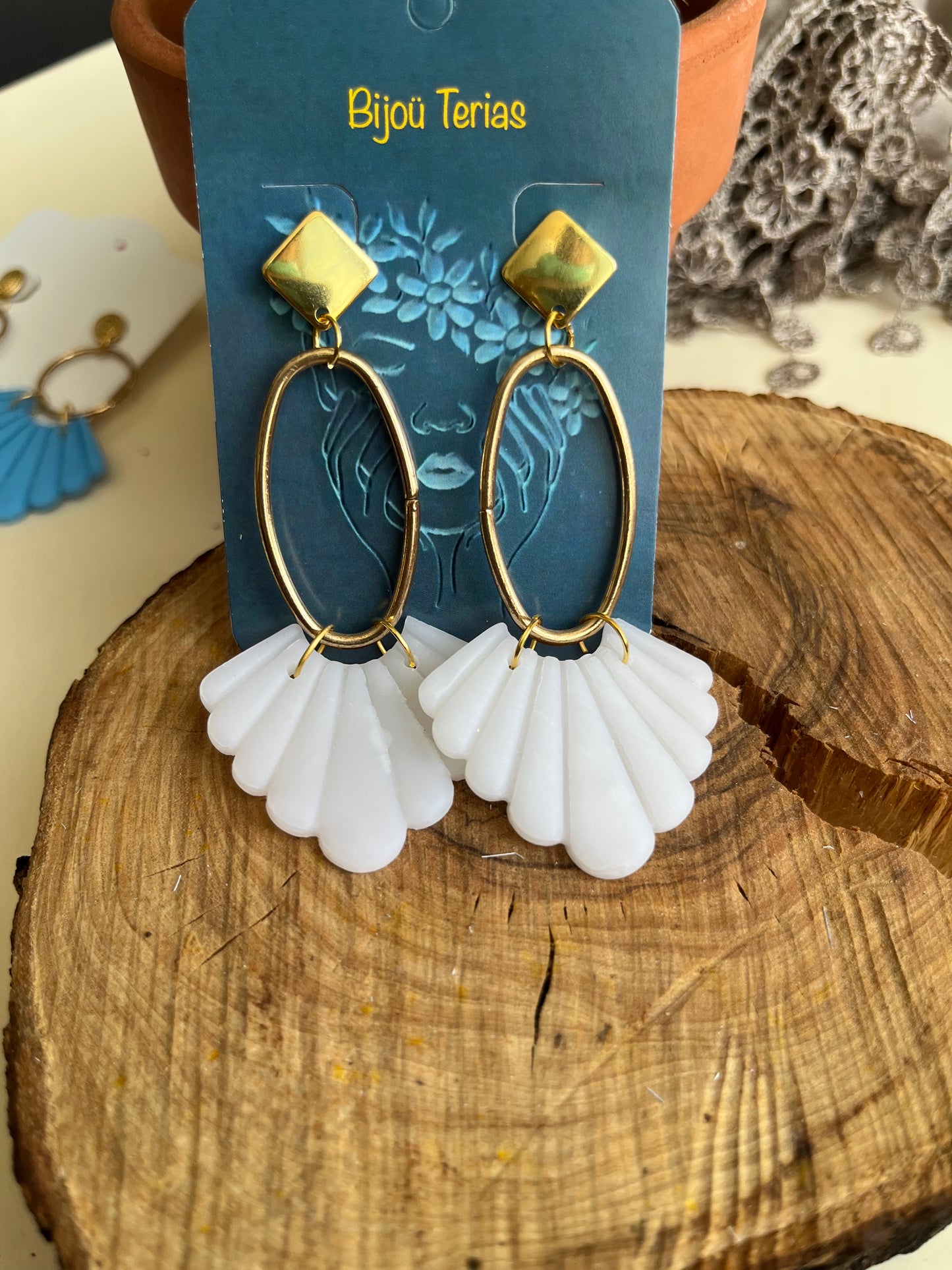 Pendiente Abanico Blanco Translúcido