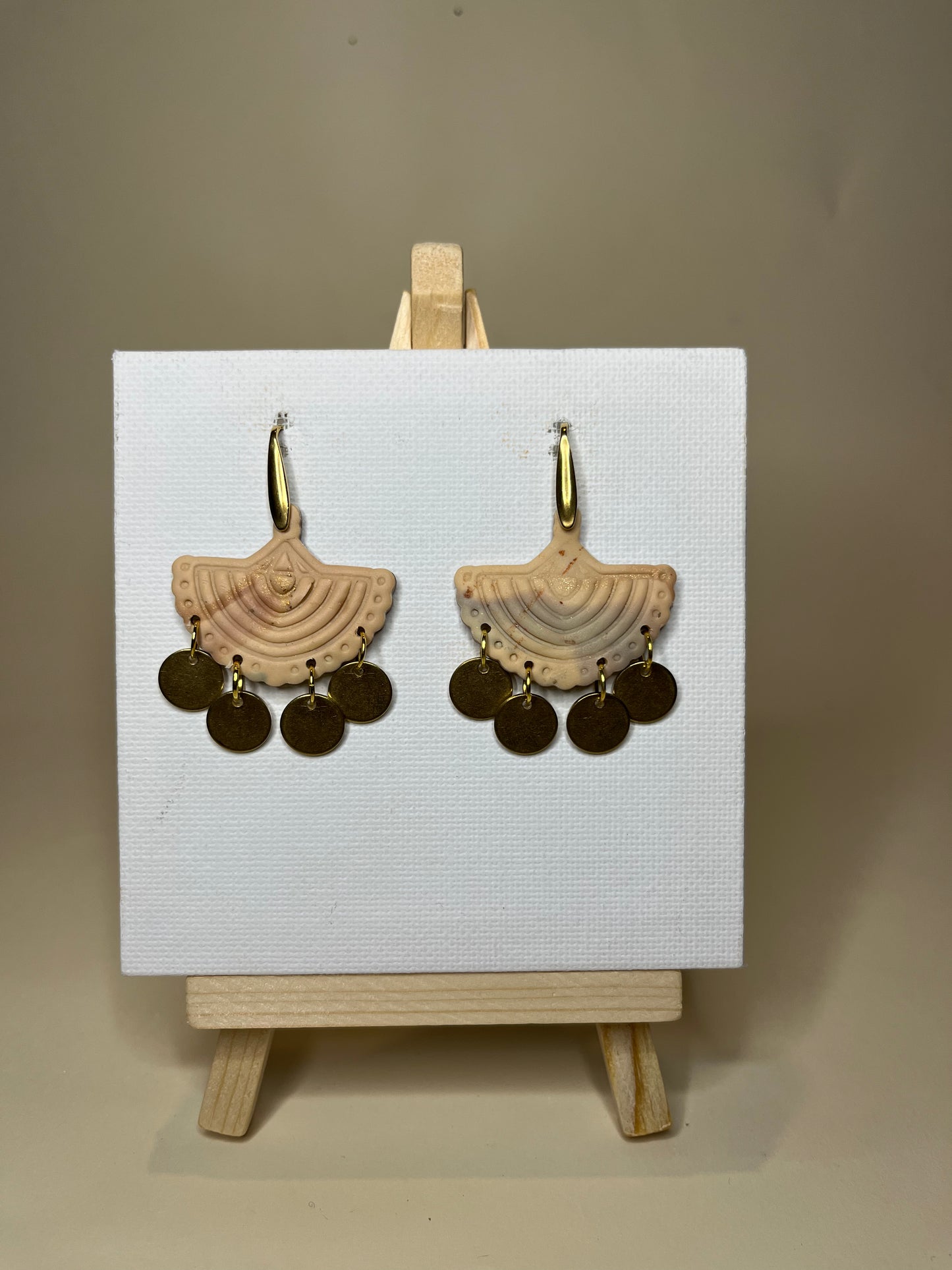 Pendiente Abanico Beige